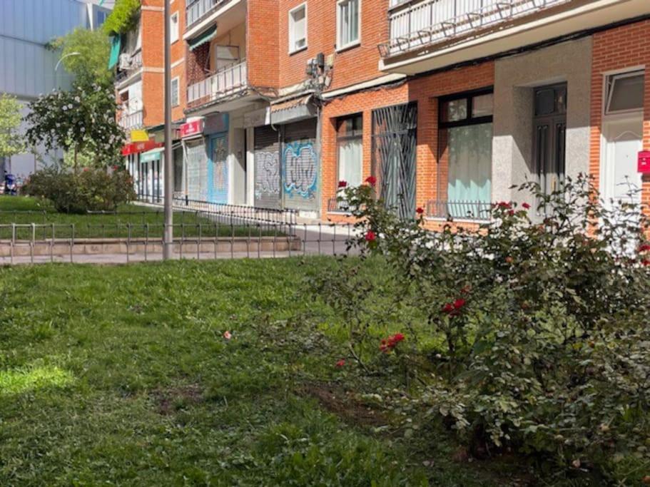 Nuevo Y Confortable Apartamento En Vista Alegre Madrid Exteriör bild